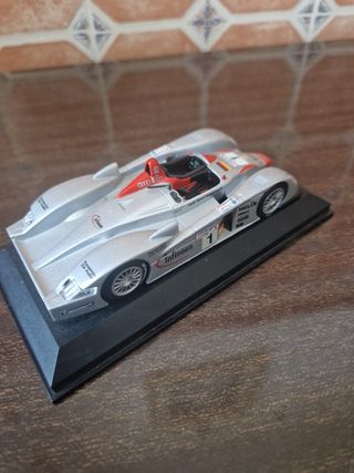 Maqueta Audi R8 de 2001