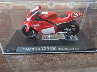 Maqueta Yamaha YZR500 Max Biaggi 2001