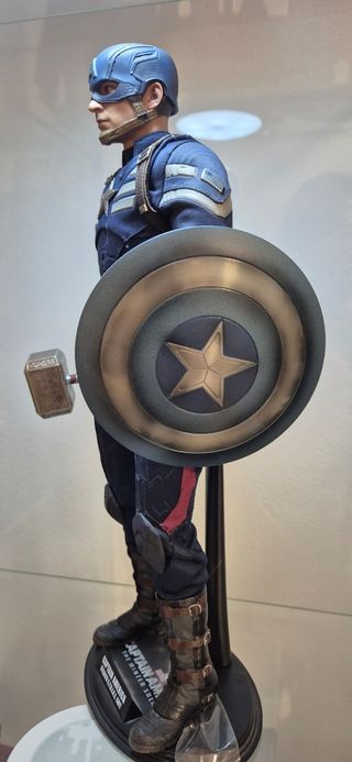 CAPITAN AMÉRICA HOT TOYS 1/6 WINTER SOLDIER