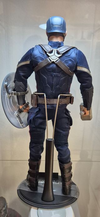 CAPITAN AMÉRICA HOT TOYS 1/6 WINTER SOLDIER