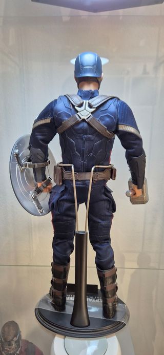 CAPITAN AMÉRICA HOT TOYS 1/6 WINTER SOLDIER