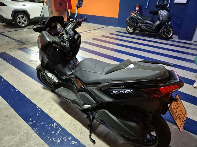 Yamaha XMax 300