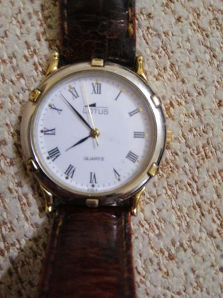 Reloj Lotus para piezas o para reparar