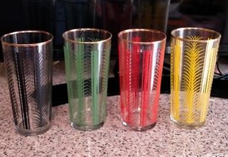 4 vasos de tubo diferentes colores