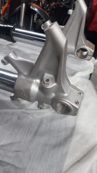 Forcelle KTM RC8 appena revisionate