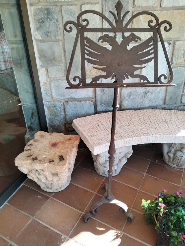 Atril de libro antiguo