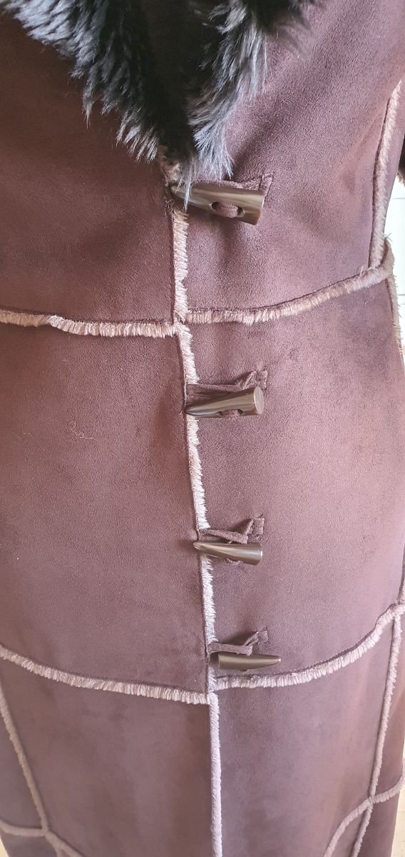 Abrigo largo pelo sintético