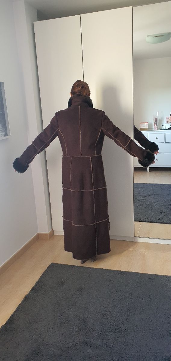 Abrigo largo pelo sintético