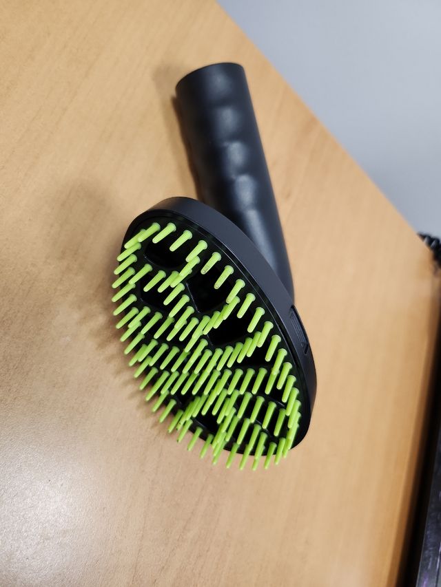 Spazzola aspira pelo cane