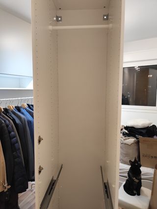 Armario espectacular con puerta espejo