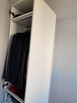 Armario espectacular con puerta espejo