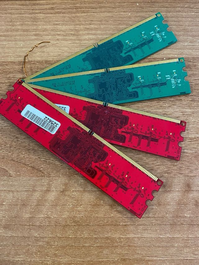 4 moduli RAM da 512MB