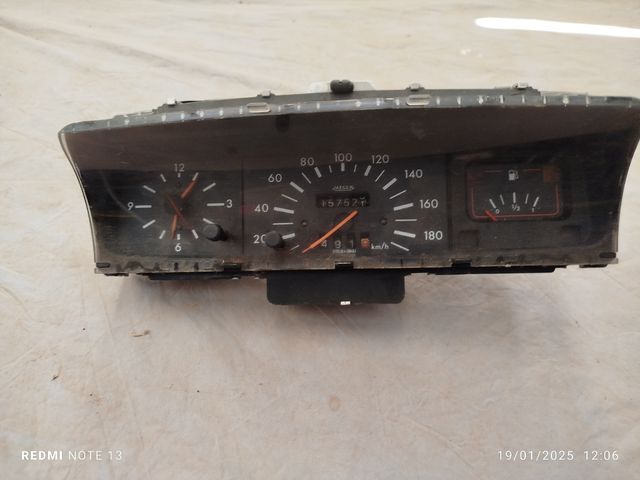 Cuadro cuentakilómetros de Peugeot 205