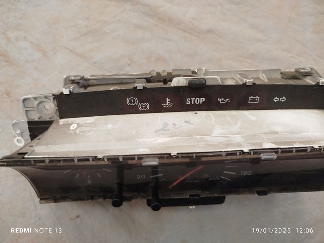 Cuadro cuentakilómetros de Peugeot 205