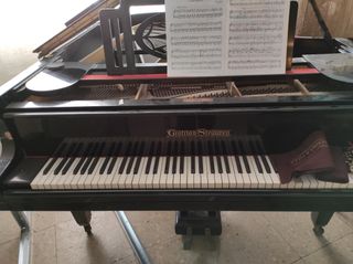 Piano de media cola Grotrian Steinweg