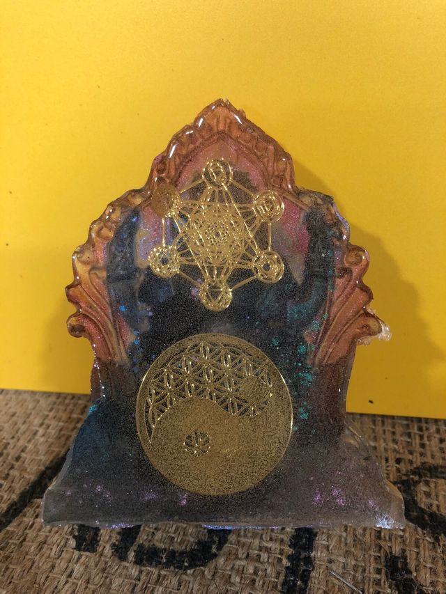 Orgonira Ganesha con piedras energeticas encapsula