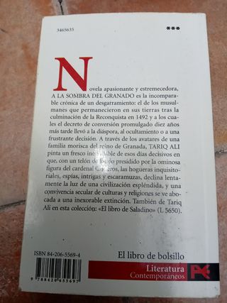 A la sombra del granado (Literatura / Literature) (Spanish Edition)