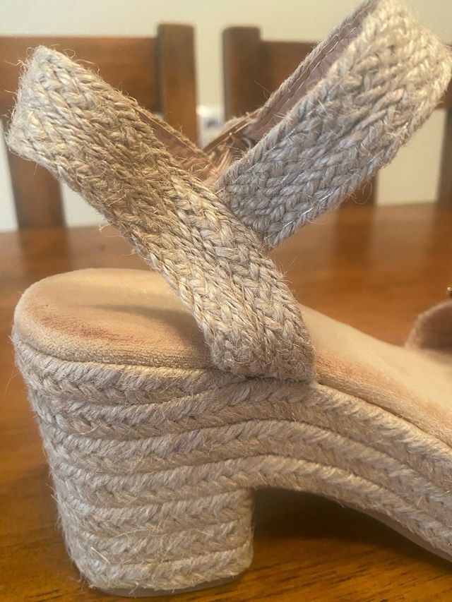 Sandalias de tacón de esparto