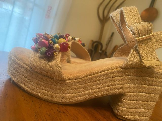 Sandalias de tacón de esparto