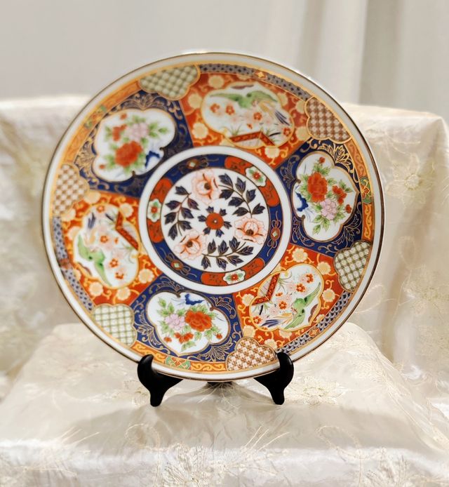 Plato de porcelana Imari, Japón