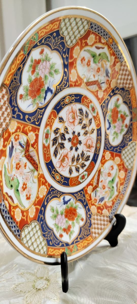 Plato de porcelana Imari, Japón