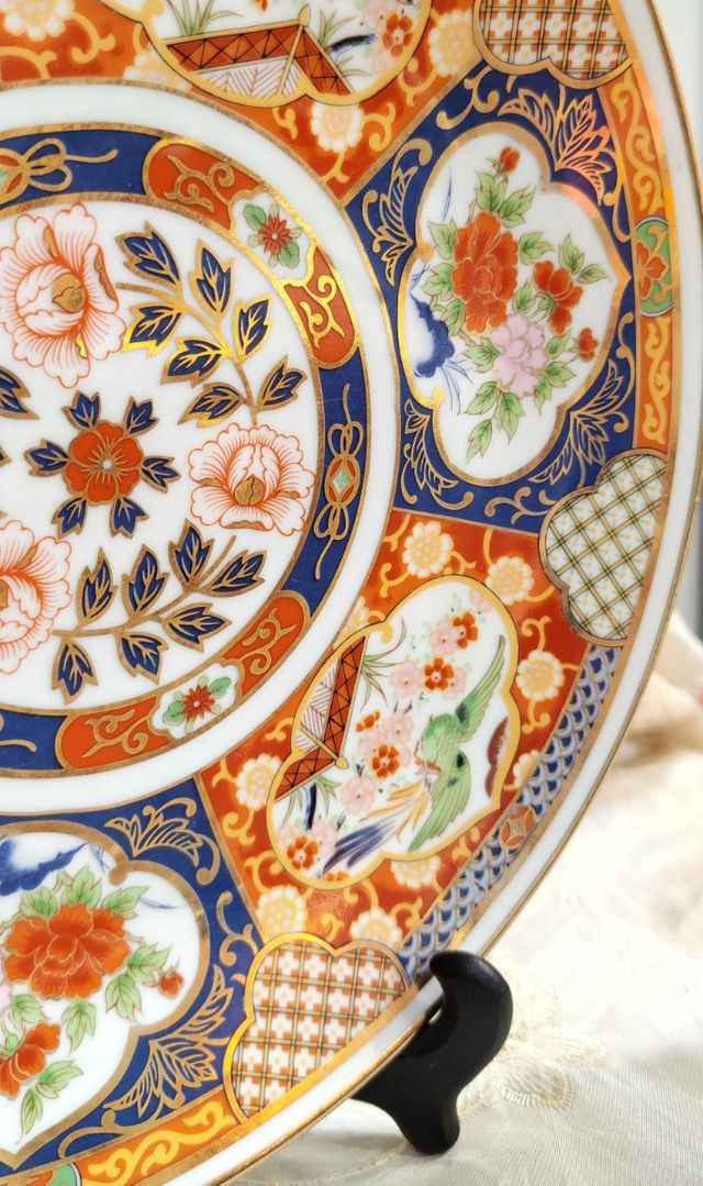 Plato de porcelana Imari, Japón