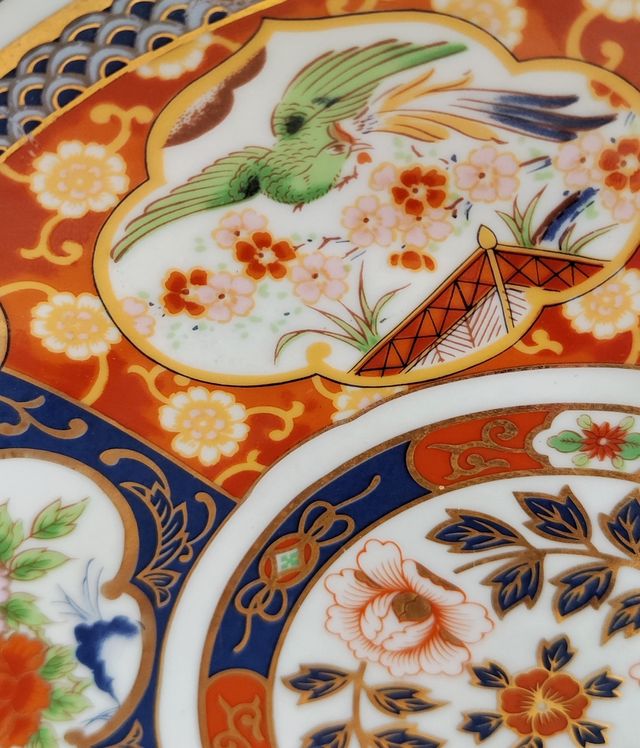 Plato de porcelana Imari, Japón