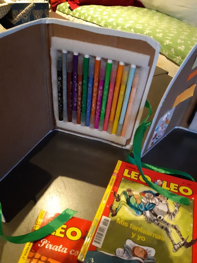 3 Carpetas: Lápices,ceras,rotuladores etc.