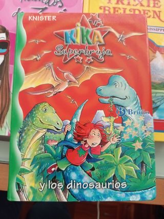 Kika Superbruja y los dinosaurios (Kika Superbruja / Kika Super Witch) (Spanish Edition)