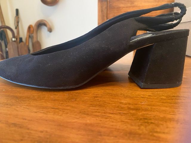 Tacones de ante de mujer