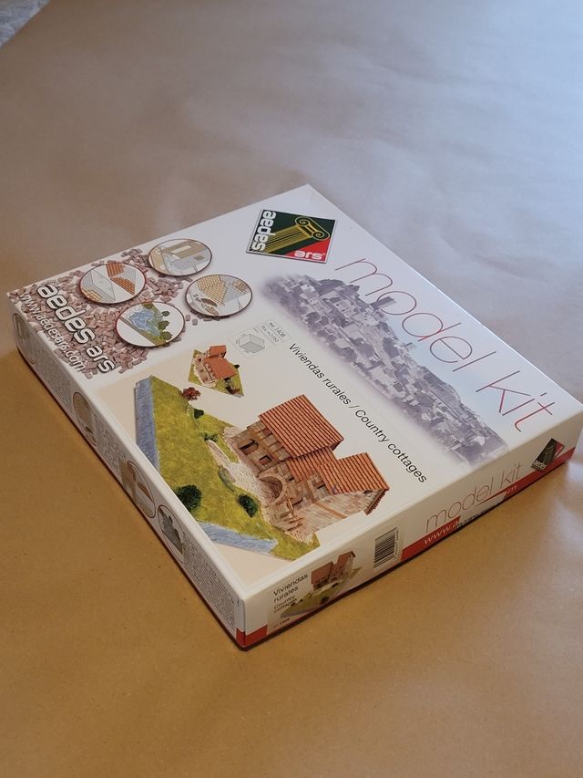 Lote 8 maquetas y 2 bustos