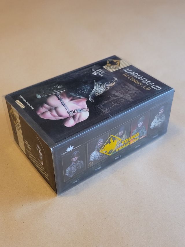 Lote 8 maquetas y 2 bustos