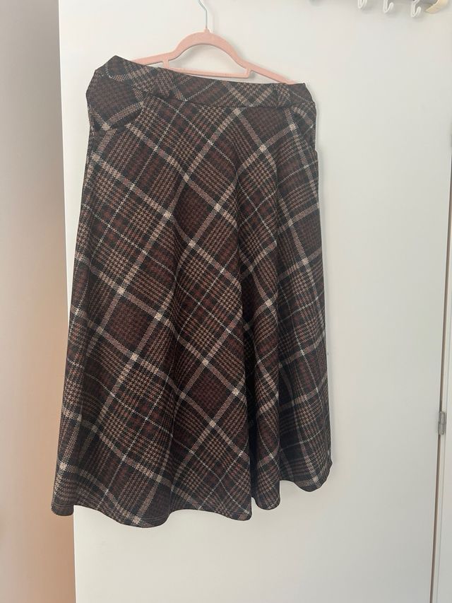 Falda midi de cuadros