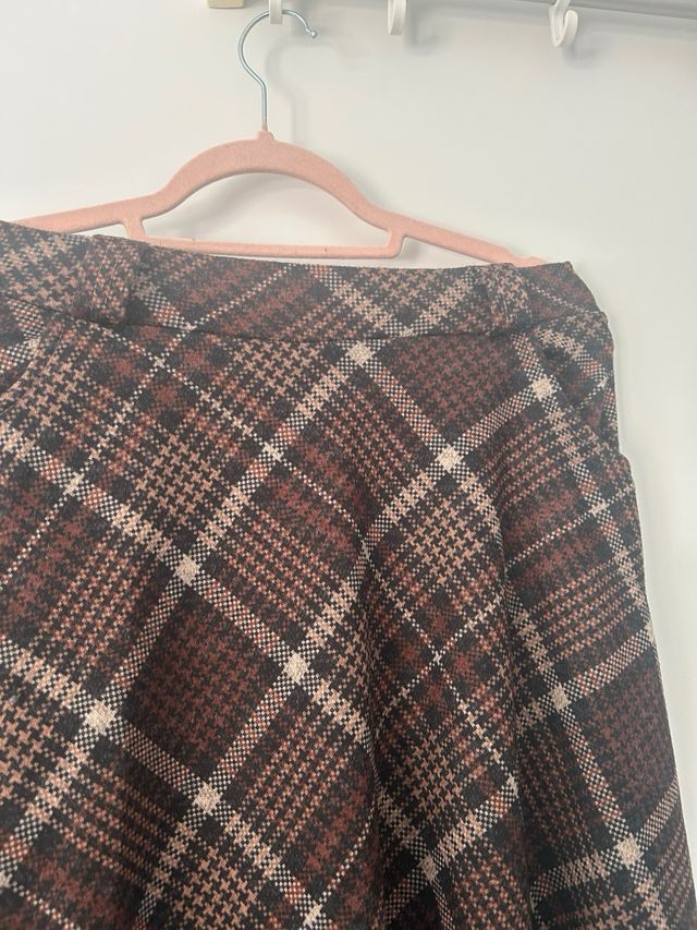 Falda midi de cuadros