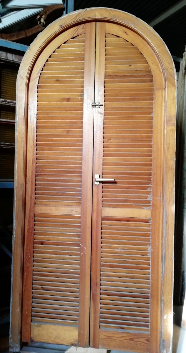 PUERTA INTERIOR ANTIGUA CON TRAGALUZ