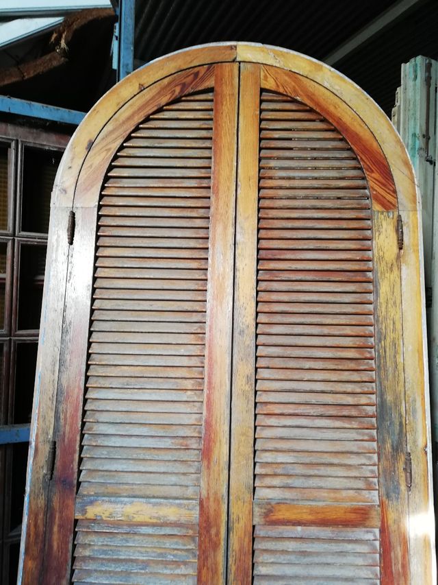 PUERTA INTERIOR ANTIGUA CON TRAGALUZ