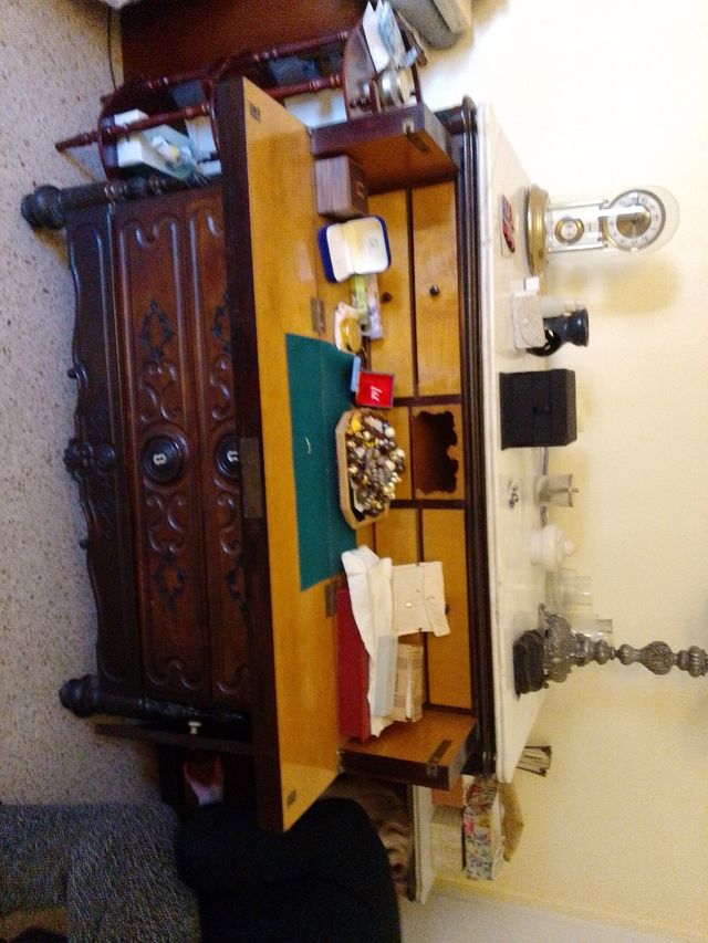 Cómoda antigua ditada