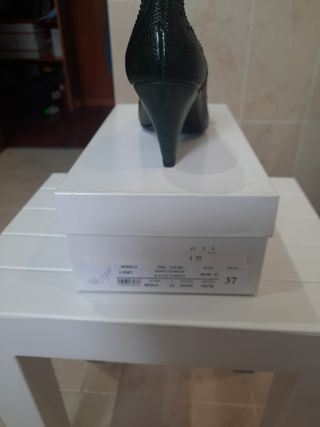 ZAPATOS SALÓN VERDES. TALLA 37.