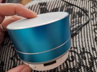 Mini altavoz portátil