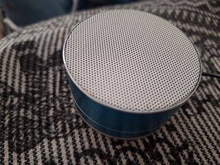 Mini altavoz portátil