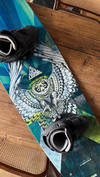 Tabla Slingshot wakeboard con botas