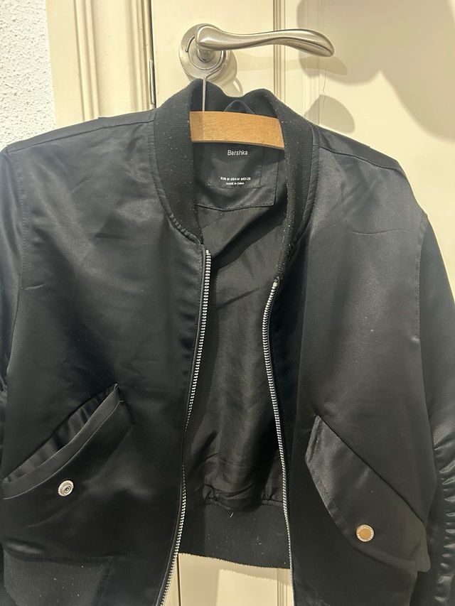 Chaqueta bomber negra Berskha