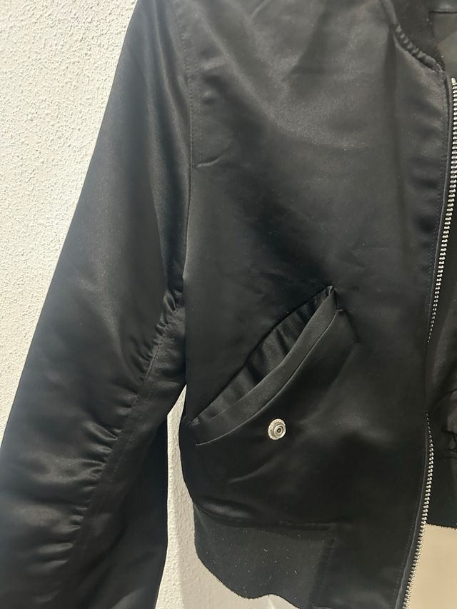 Chaqueta bomber negra Berskha