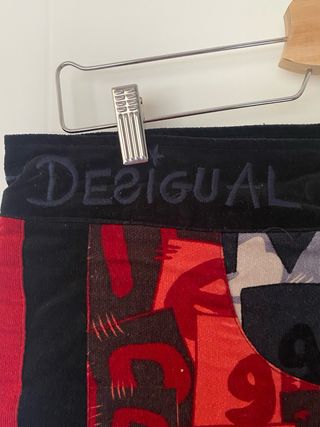 Falda estampada marca Desigual