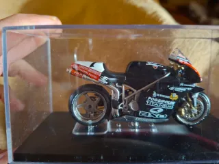 Maqueta Ducati 998R Pierfrancesco Chili