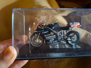Maqueta Ducati 998R Pierfrancesco Chili
