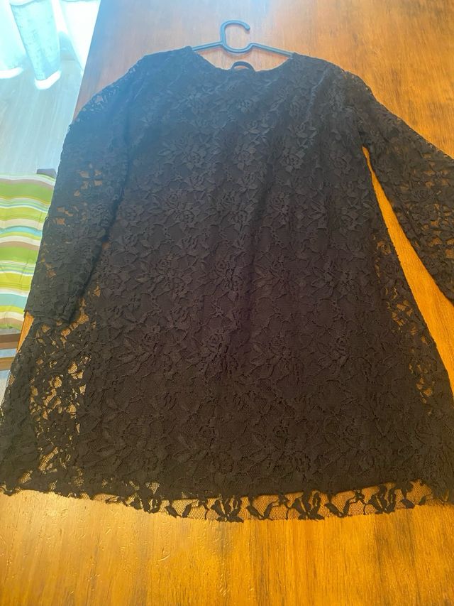 Vestido negro de encaje