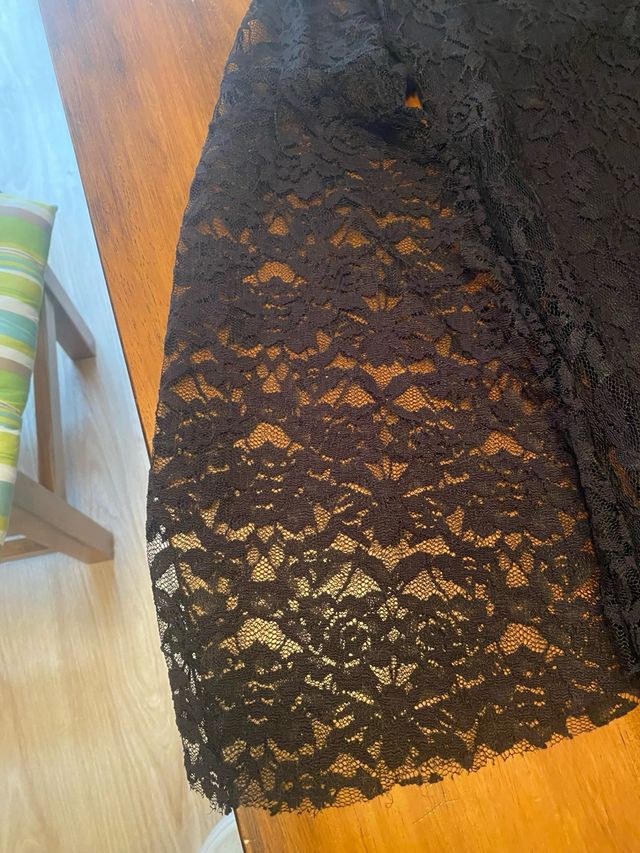 Vestido negro de encaje