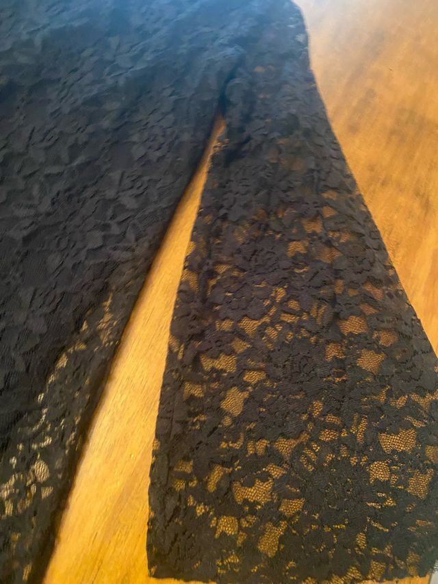 Vestido negro de encaje