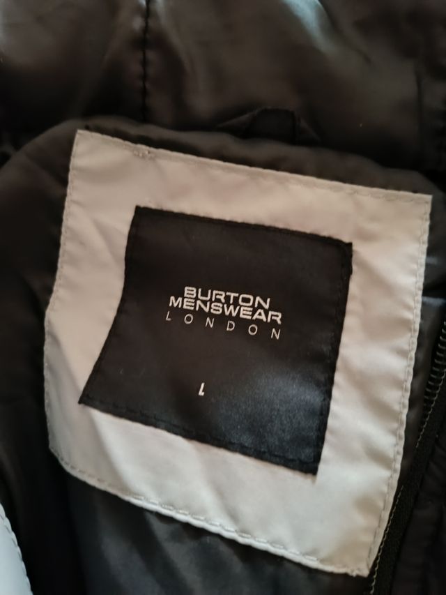 Chaqueta plumas de color gris